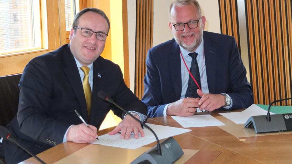 Danish and Scottish governments sign heat MoU